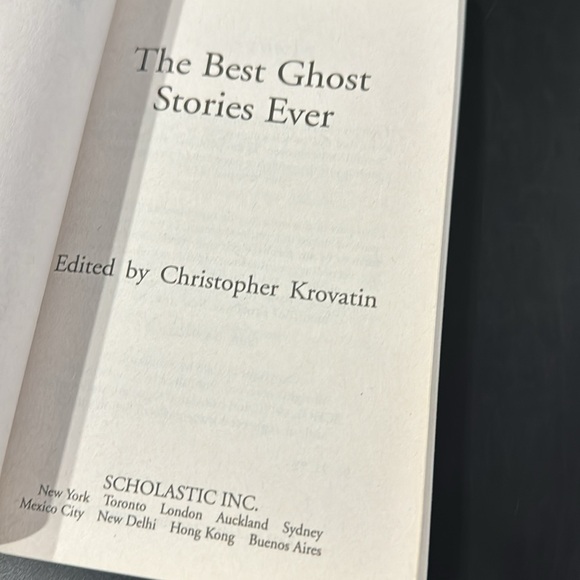 Scholastic Classics: The Best Ghost Stories Ever - Paperback Novel - Picture 6 of 10